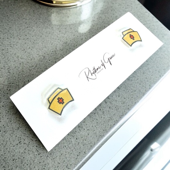 Retro Nurse Hat Stud Earrings – Classic Style, Modern Edge! 🩺 NWT Studs - Picture 4 of 4